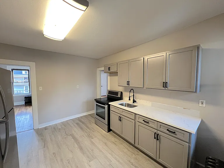 65 Monroe Street - E — Photo 1