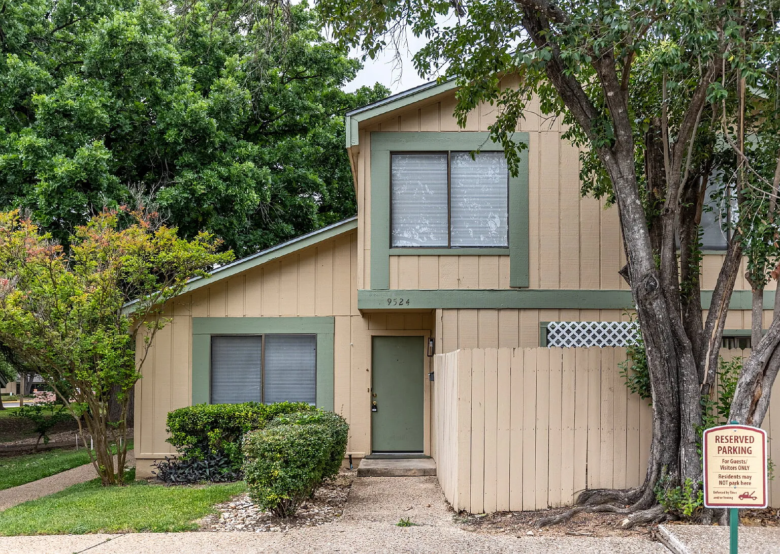 2 bed, 1.5 bath, 1298 sqft, $1,600 — Photo 1