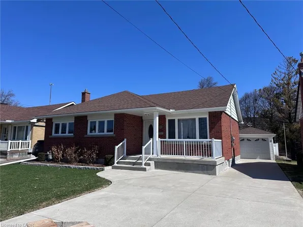390 Dumfries Ave, Kitchener, ON N2H 2G1