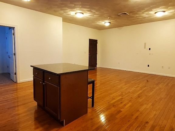 4th image of 1365 Plainfield St Floor 2-1