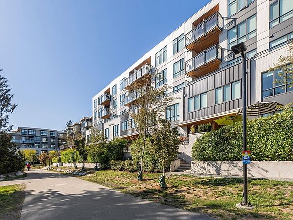 2nd image of 747 E 3rd St #102