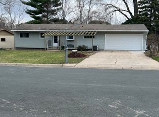 2589 Fisk St, Roseville, MN 55113