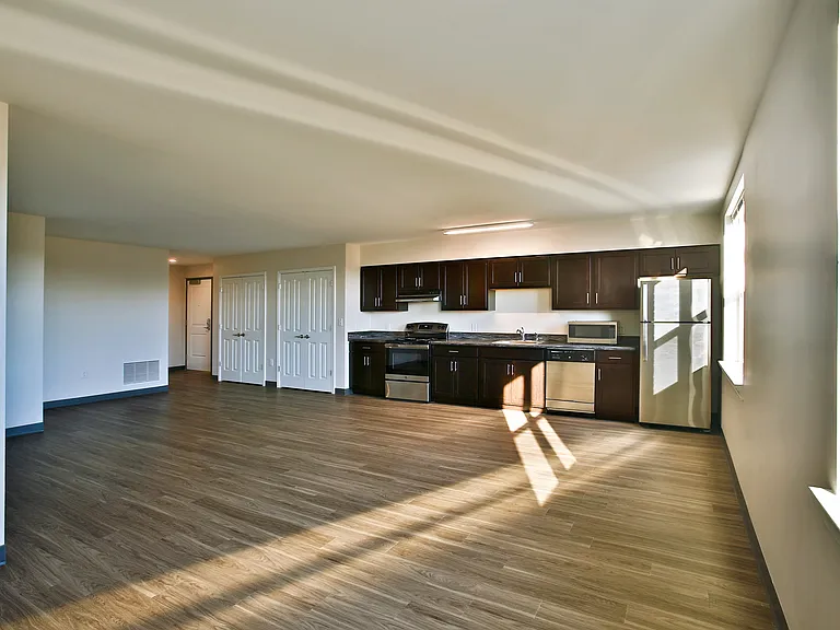 Swinburne Commons Apartments — Photo 5