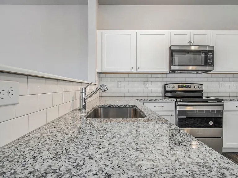 611 W Marion St #8 — Photo 3