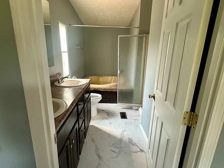 4108 Bonfield Rd — Photo 6