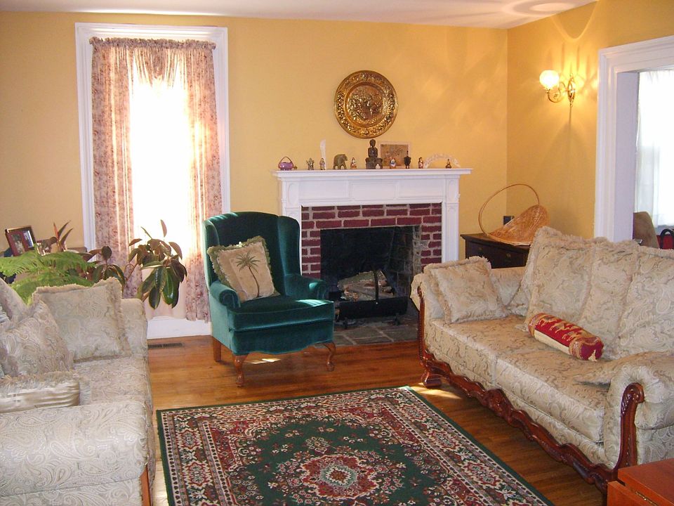 2nd image of 9 Kinderhook St