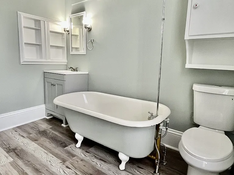 102 W Walnut St — Photo 4