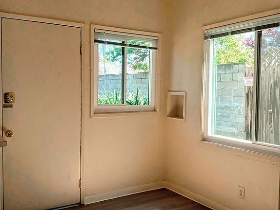 2nd image of 560 N 2nd St APT 3