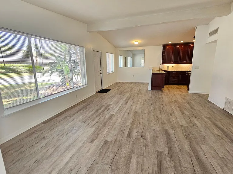 341 Bayshore Dr — Photo 11