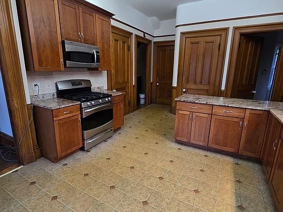 4th image of 281 Pembroke St