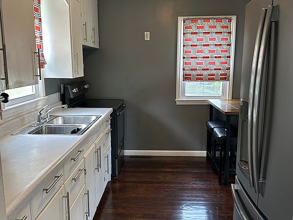 4th image of 608 SW Southlawn Cir