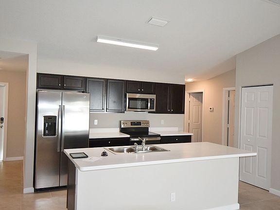 3rd image of 177 SW Thornhill Dr