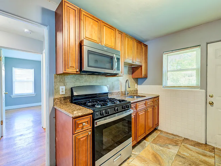 7865 Wayne Ave — Photo 8