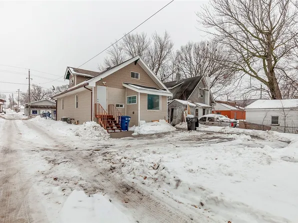 2720 E 9th St, Des Moines, IA 50316