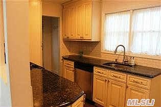 4th image of 134 Bayview Ave
