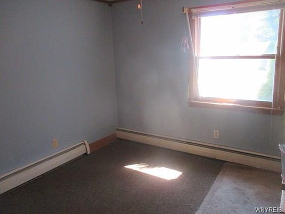 4th image of 160 Cass Ave