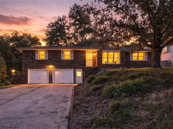7724 NW Eastside Dr, Weatherby Lake, MO 64152