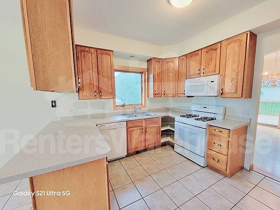 5th image of 2331 Mamie Ave E