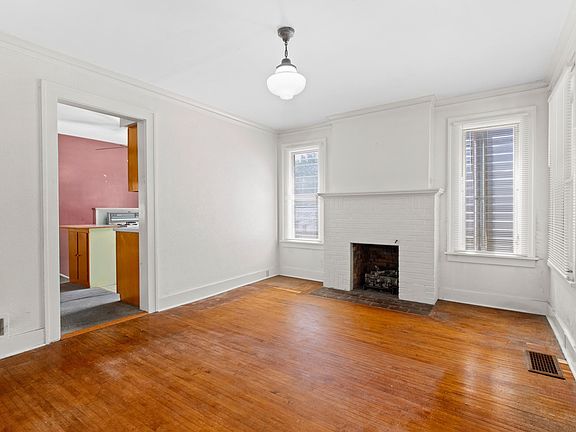 4th image of 2816 N Wisconsin Ave