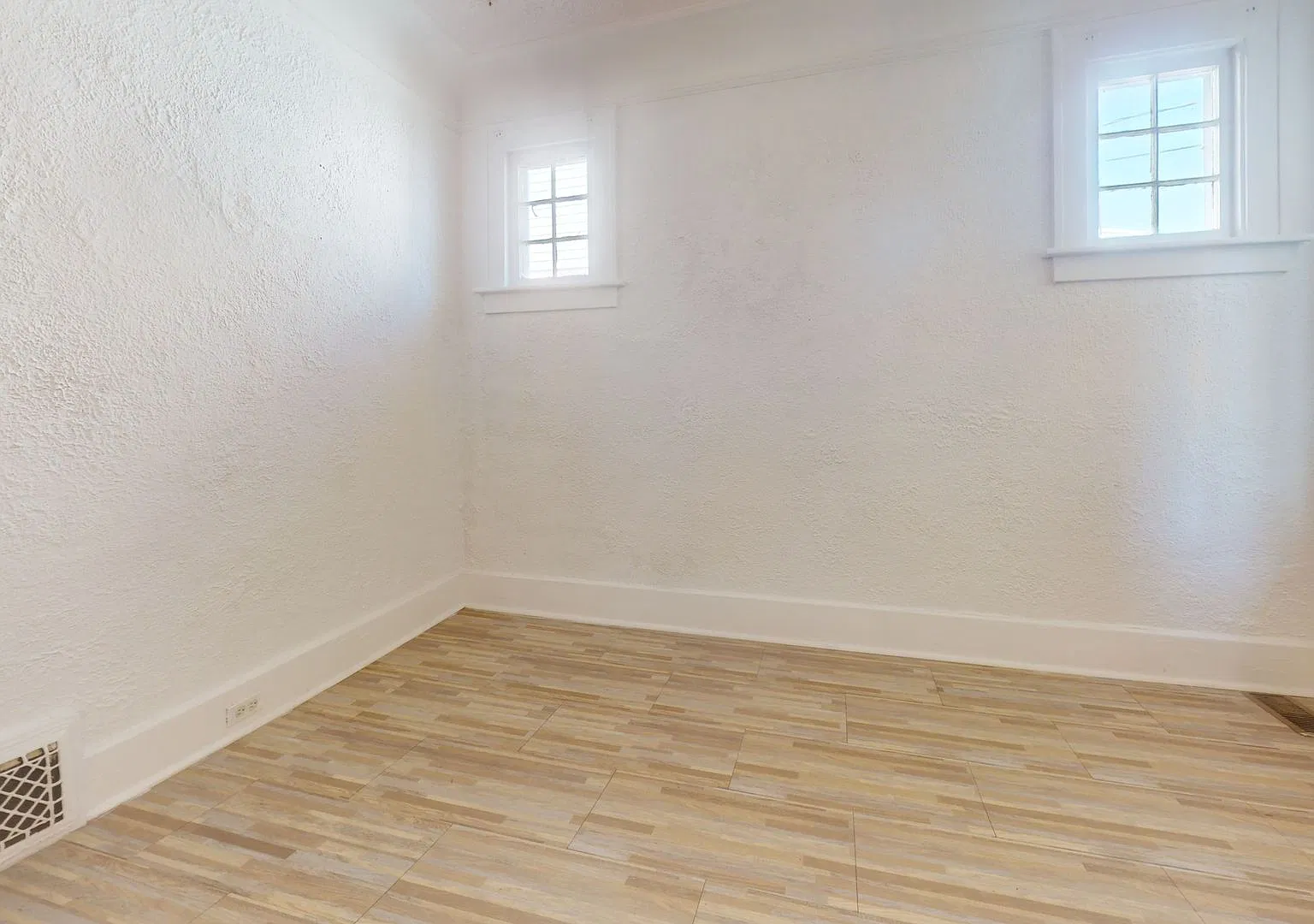 Charming 2-Bedroom Home for Lease in Pontiac — Photo 4