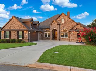 175 WAGON LN, Castroville, TX 78009
