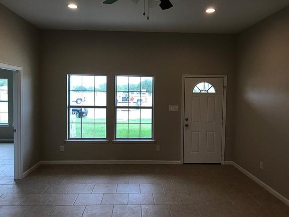 3rd image of 1411 N Avenue M