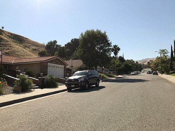 Exterior Neighborhood (street photo)