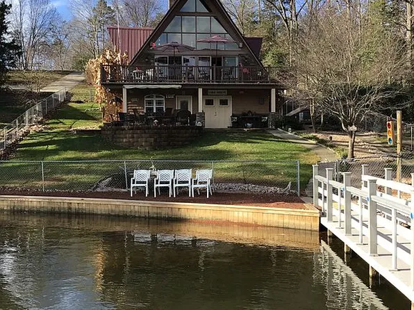 305 Lake Forest Dr, New London, NC 28127