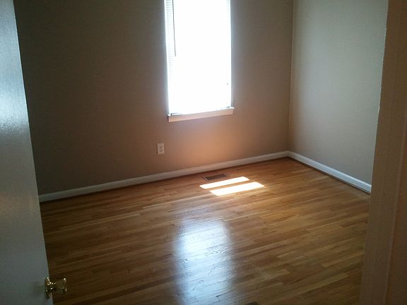 4th image of 408 Britnie Ct