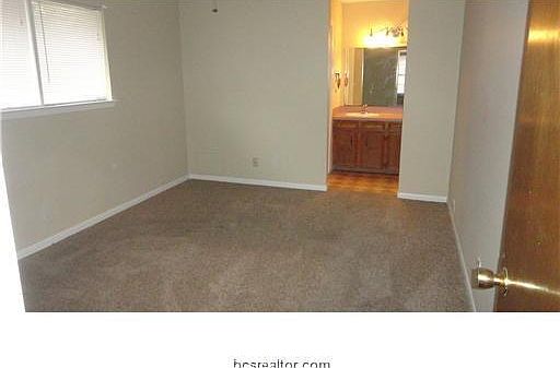 4th image of 2320 Yosemite Dr