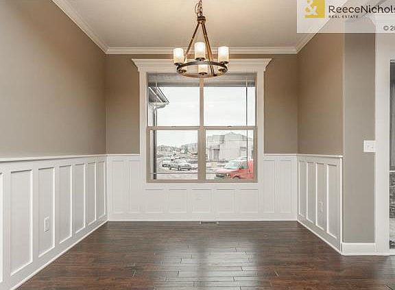 (Upgrade shown: Hardwood Floor in Dining Room)