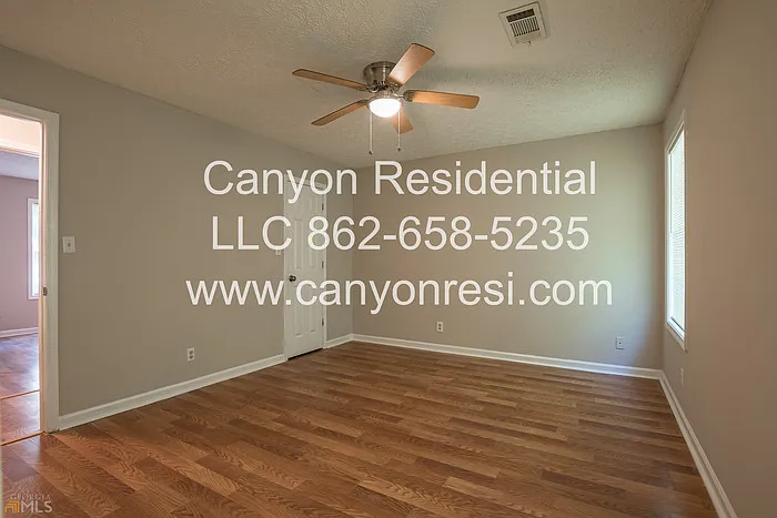 220 Splitwood Ln — Photo 13