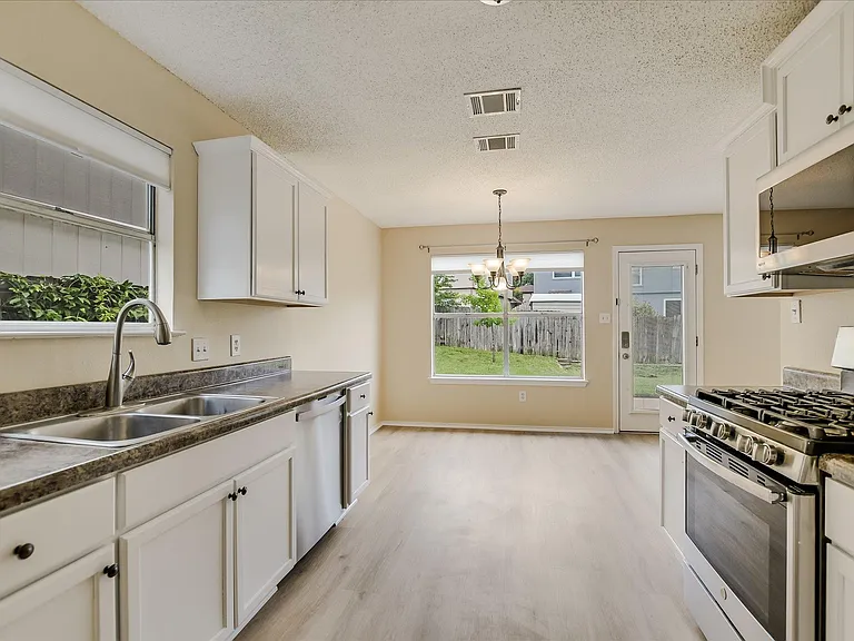 13819 Lothian Dr — Photo 8