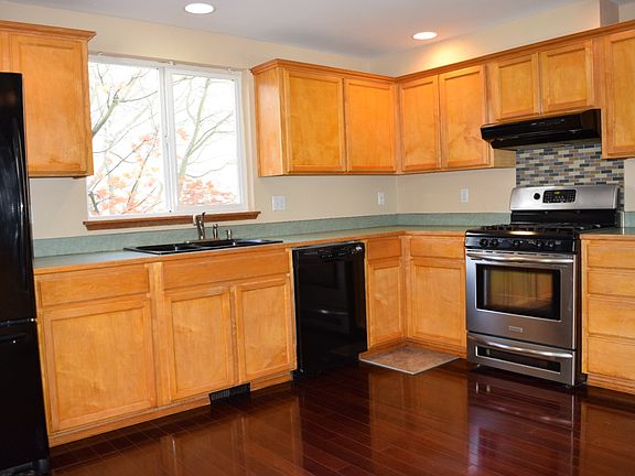 4th image of 1201 Madrona Dr