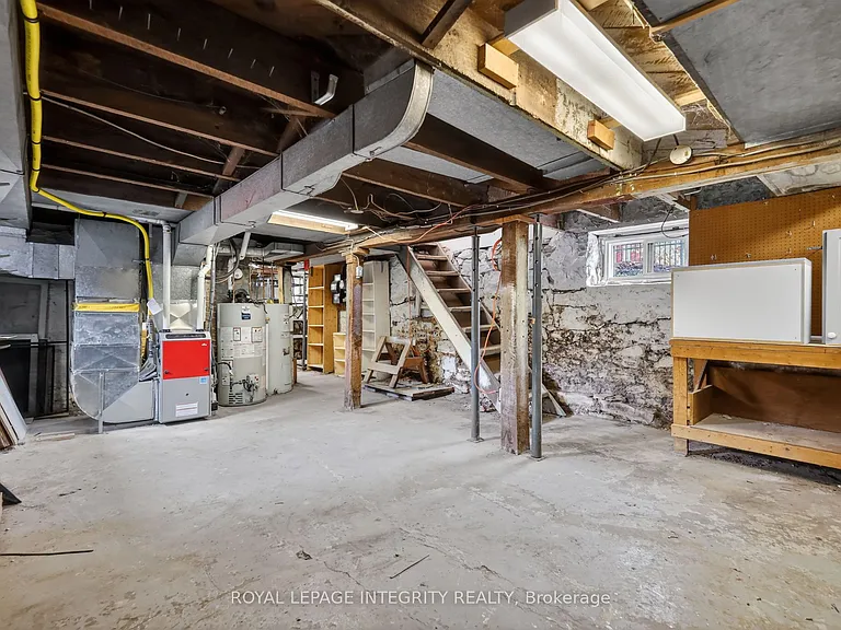 56 Grosvenor Ave — Photo 32