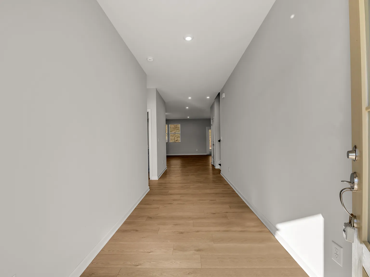4 bed, 2729 sqft, $3,000 — Photo 2