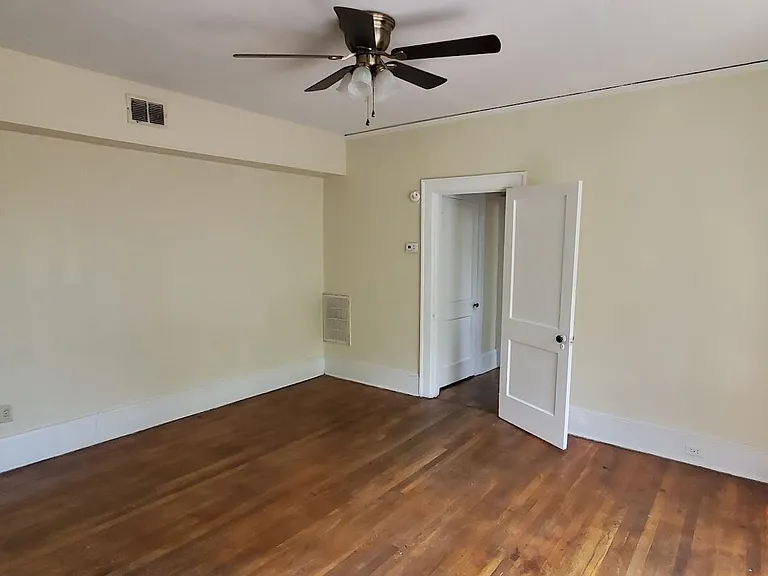 416 N Cedar St — Photo 3
