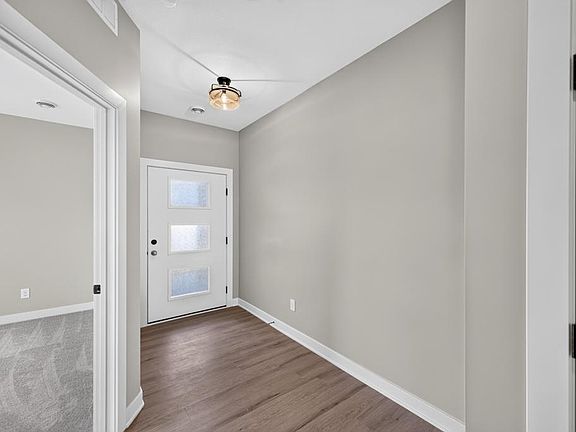 5th image of 1002 11th Pl NW