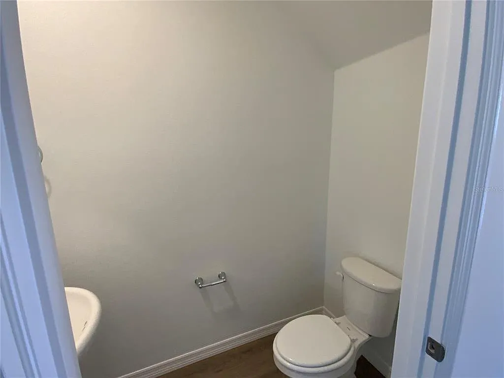 3 bed, 2.5 bath, 1463 sqft, $2,100 — Photo 4