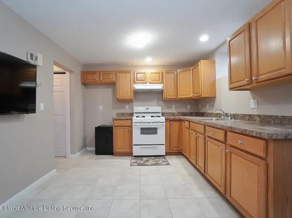 550 Darlington Ave, Staten Island, NY 10309