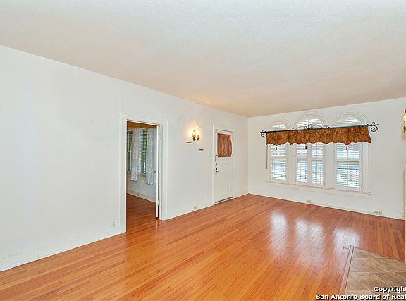 5th image of 503 E Myrtle St