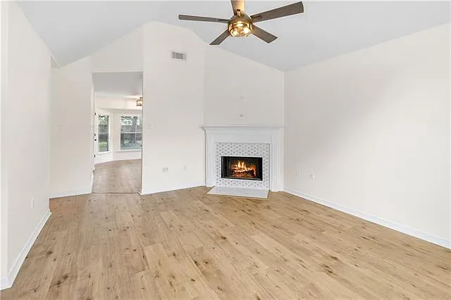 3 bed, 2.0 bath, 1154 sqft, $1,850 — Photo 4