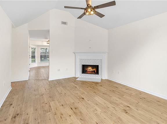 4th image of 1366 Valmont St