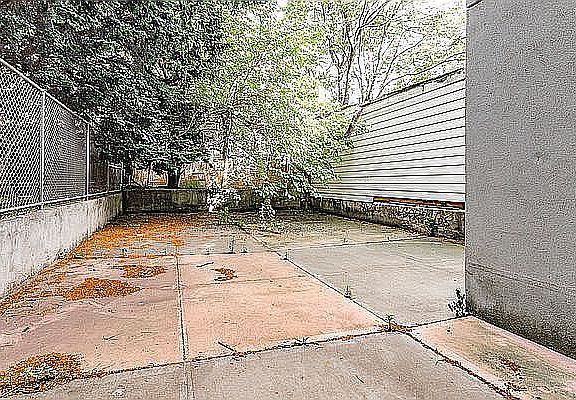 3rd image of 272 Jefferson St #1G