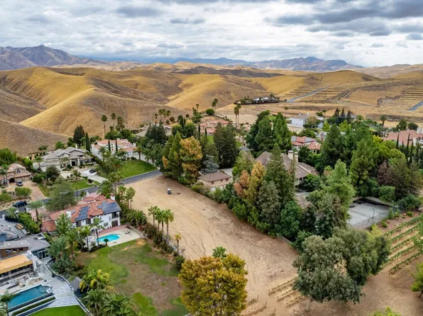 6120 De La Guerra Ter, Bakersfield, CA 93306