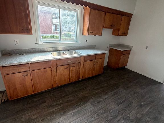 5th image of 460 E 24th St #1