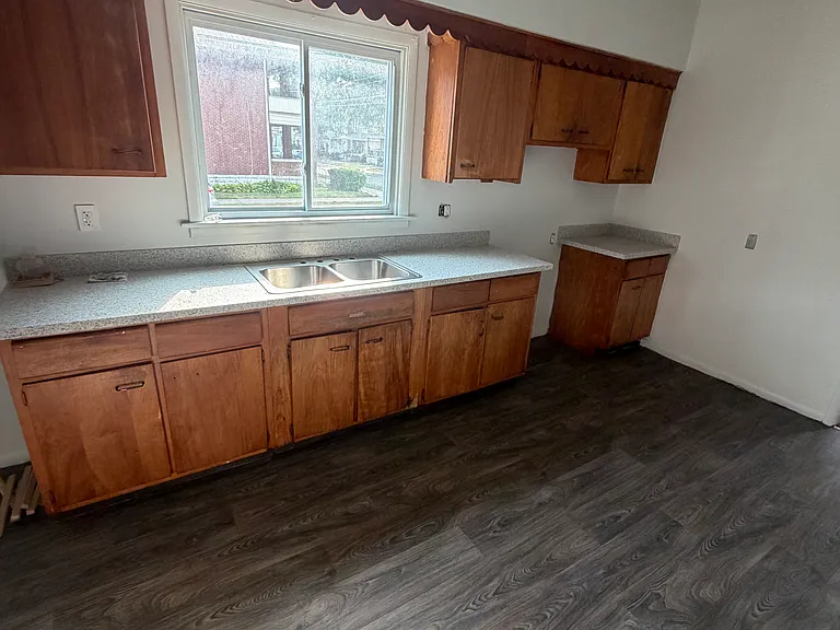 460 E 24th St #1 — Photo 5