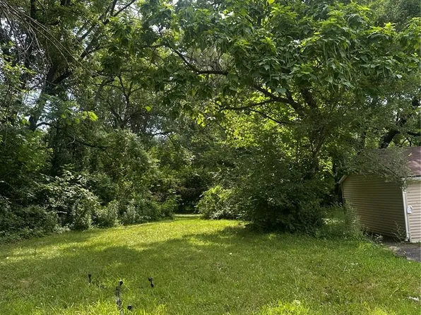 10132 Earl Dr, Saint Louis, MO 63136