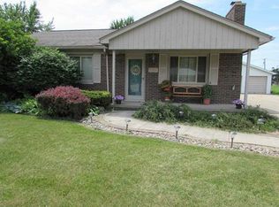 2458 Lindell Rd, Sterling Heights, MI 48310