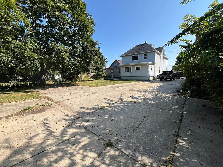 2408 W High St — Photo 24
